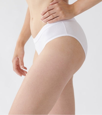 Shreddies Women's Bikini Brief in white is both fart-filtering and comfortable. Made with activated carbon cloth to absorb and eliminate flatulence odors, Shreddies underwear offers freedom for sufferers of IBS, Crohn’s disease, colitis, dyspepsia, gastritis, food intolerances and other bowel & digestive disorders.